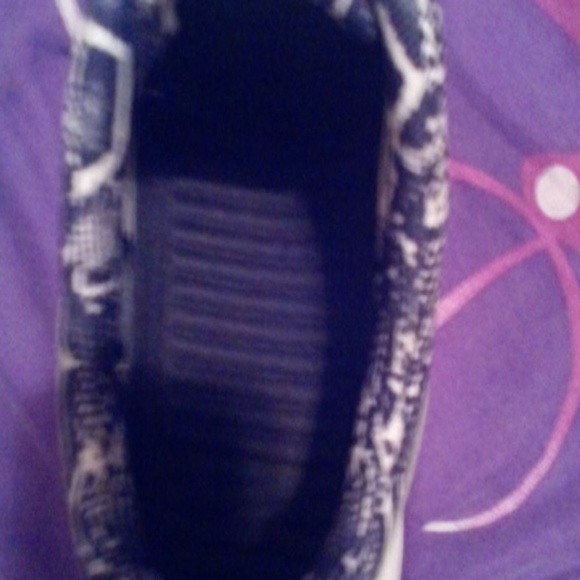 Shoes - Picture 4 of 4