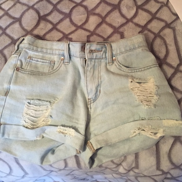 Bullhead denim shorts!