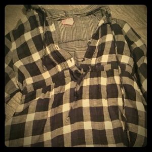 White and navy plaid top with hood