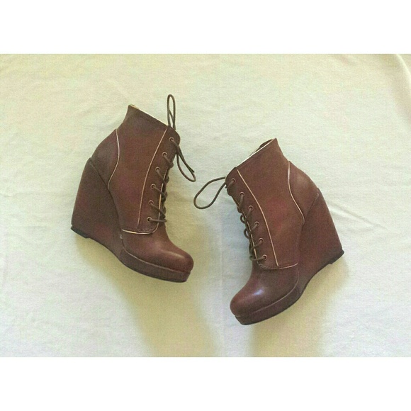 {UO Deena & Ozzy} Tan Lace-up Wedge Boot Worn 1x - Picture 2 of 3