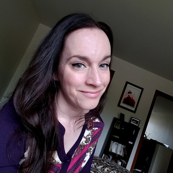 Meet your Posher, Nichole - Picture 5 of 10