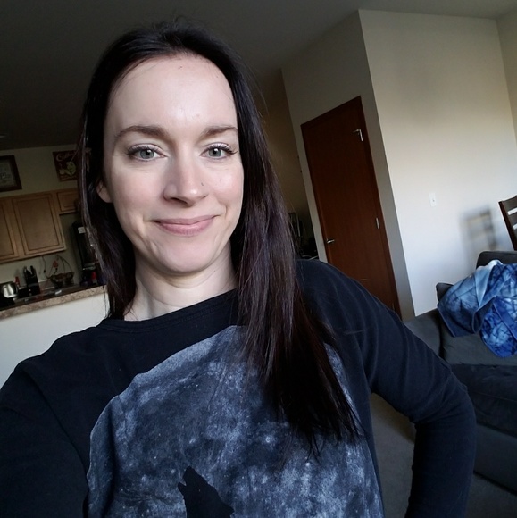 Meet your Posher, Nichole - Picture 7 of 10