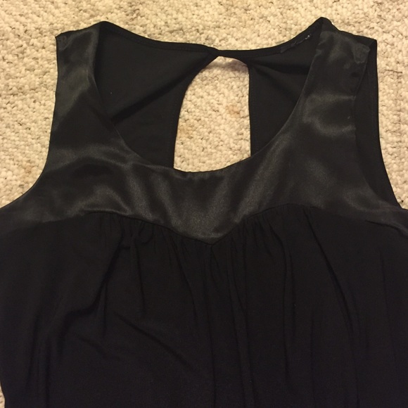 Black blouse with silk top and keyhole cutout - Picture 2 of 4