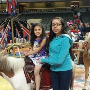 Meet your Posher, Gloria