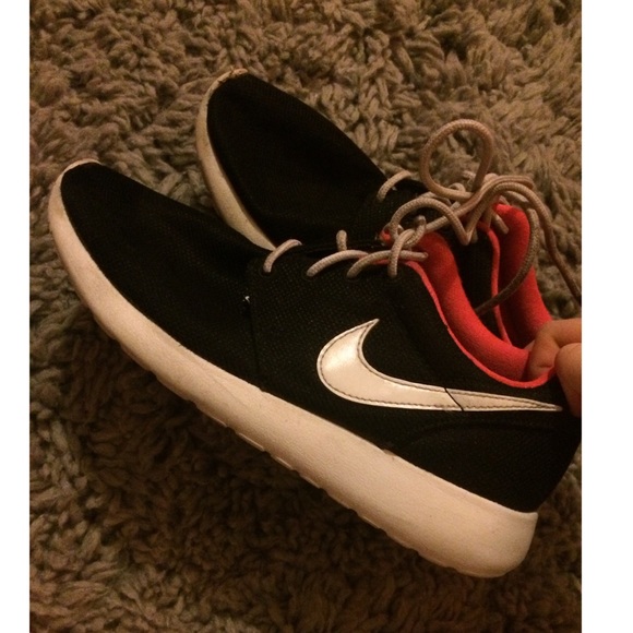Nike roshe runs
