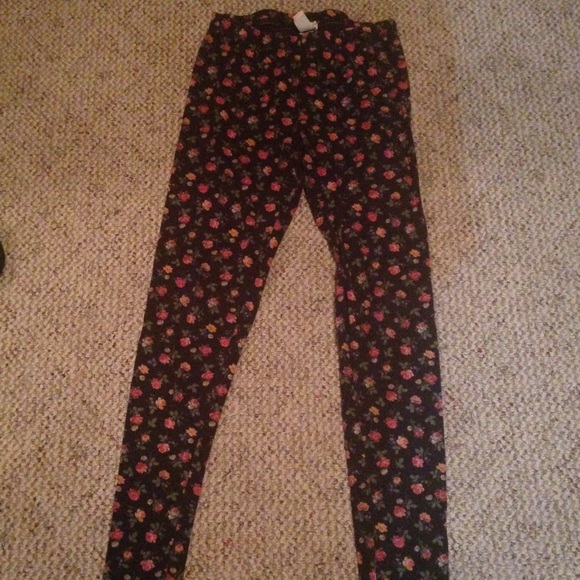Floral print leggings! - Picture 2 of 4