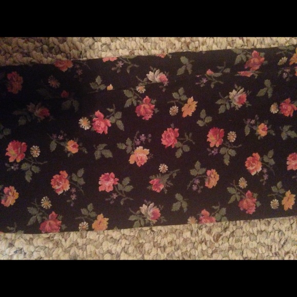 Floral print leggings! - Picture 3 of 4