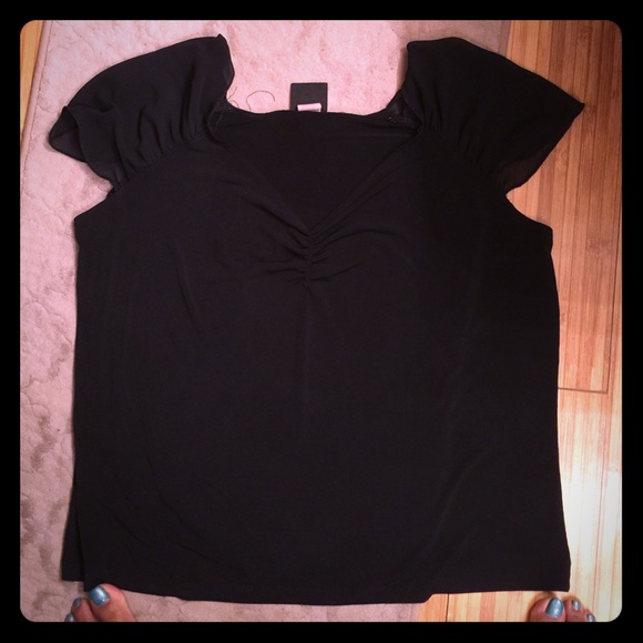 Simple black shirt (1)
