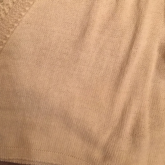 Sweater (1) - Picture 3 of 3