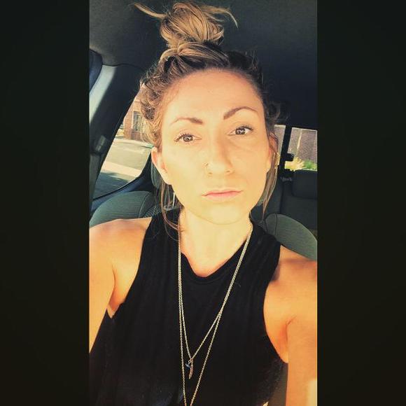 Meet your Posher, Melissa - Picture 1 of 1