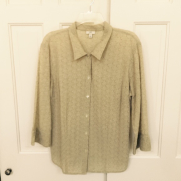 Cute beige eyelet blouse - Picture 2 of 2