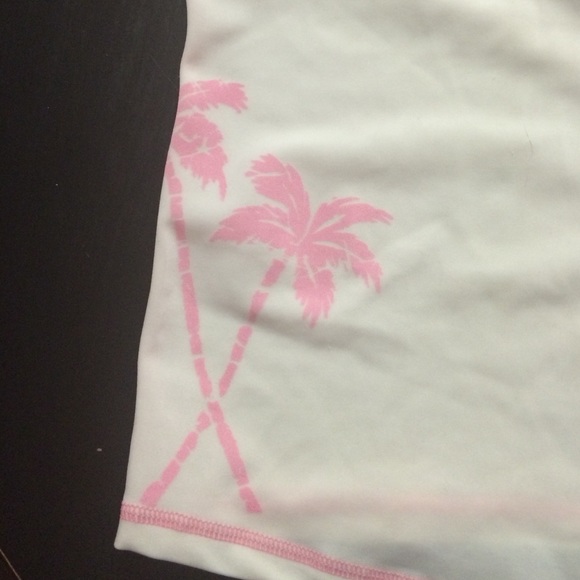 Rash Guard - Picture 2 of 4