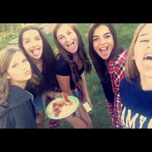 Meet your Posher, Bela