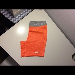 SOLD❌ Nike pro shorts orange / gray ! Sz small