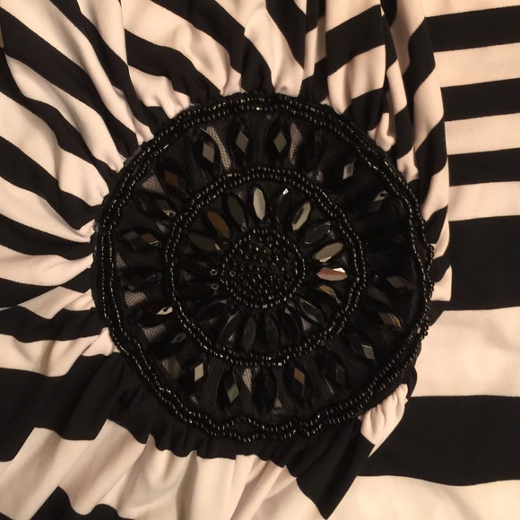 Black and white shirt (1) - Picture 2 of 3