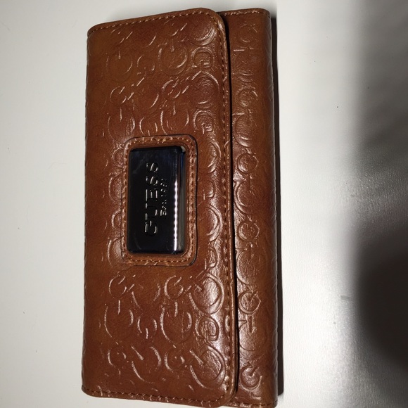 Guess Wallet - Picture 1 of 4