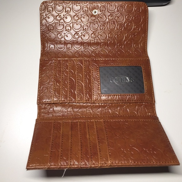 Guess Wallet - Picture 2 of 4