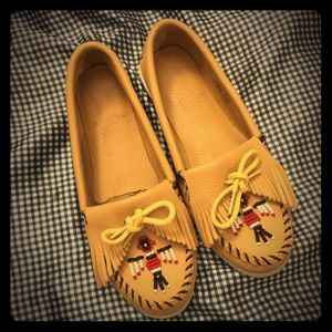 Minnetonka Thunderbird leather loafers 6.5