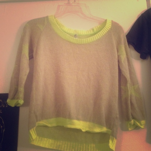 Absolutely crop highlighter and grey sweater.
