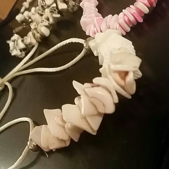 shell necklaces - Picture 2 of 3