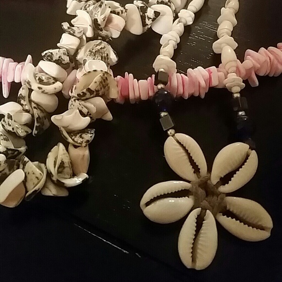 shell necklaces - Picture 3 of 3