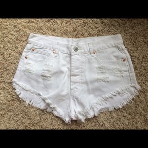 Distressed High Wasited Buttonfly Shorts in White