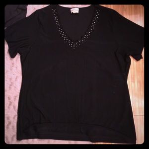 Black vneck tshirt (1)