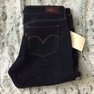 NWT Levi's skinny curve denim size 28
