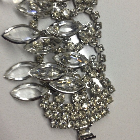 Jewelry - Picture 2 of 4