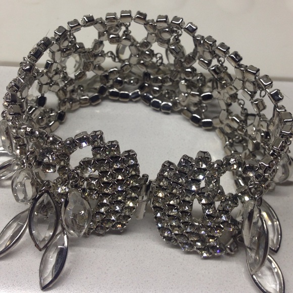 Jewelry - Picture 3 of 4