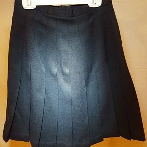 Hillard & Hanson Black pleated skirt