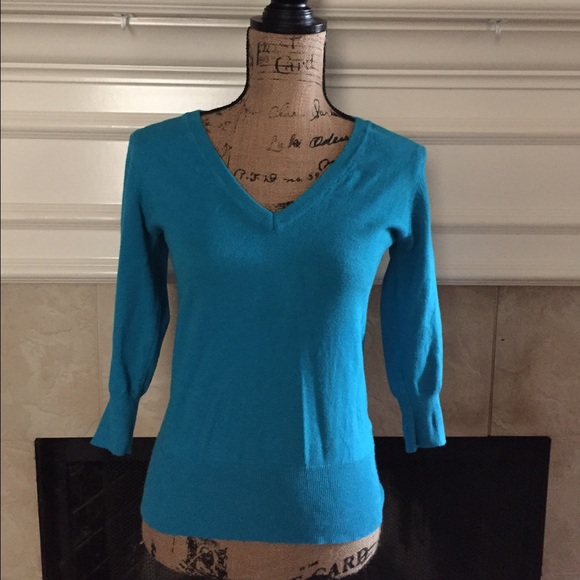 Beautiful Blue Top - Picture 1 of 2