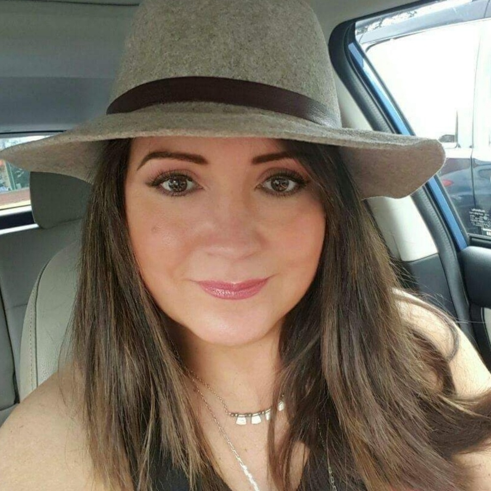 Meet your Posher, Evette