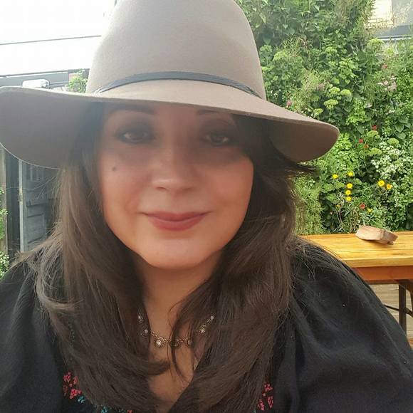 Meet your Posher, Evette - Picture 2 of 2