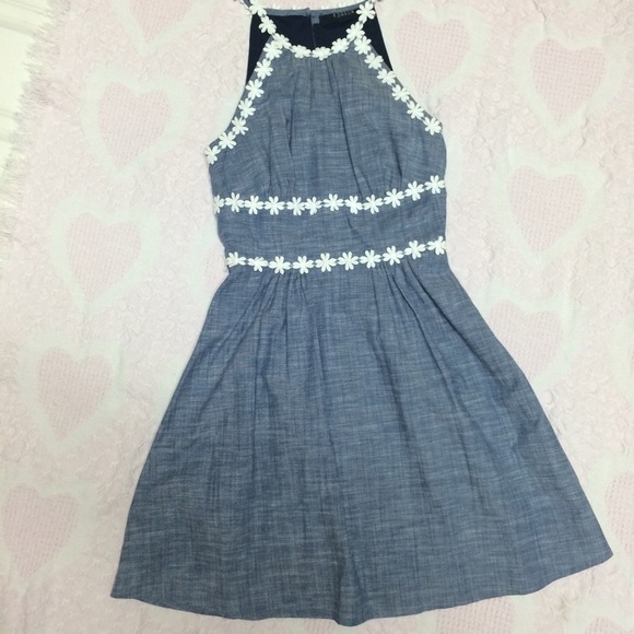 ✨SOLD✨✨2xHP✨😍Adorable "denim" daisy dress - Picture 3 of 4