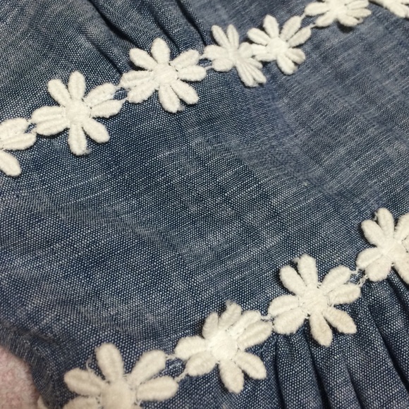 ✨SOLD✨✨2xHP✨😍Adorable "denim" daisy dress - Picture 4 of 4