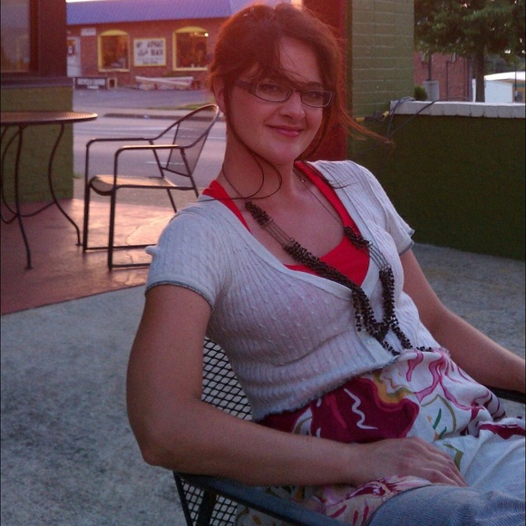 Meet this Posher🍒 - Picture 3 of 3