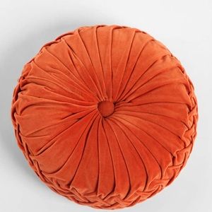 UO round pintuck pillow