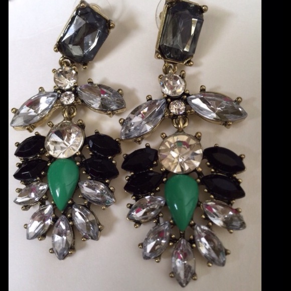 "TROPHIES" Statement Earring Bundle - Picture 2 of 5