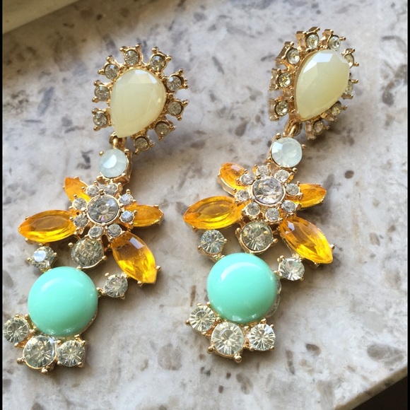 "TROPHIES" Statement Earring Bundle - Picture 4 of 5
