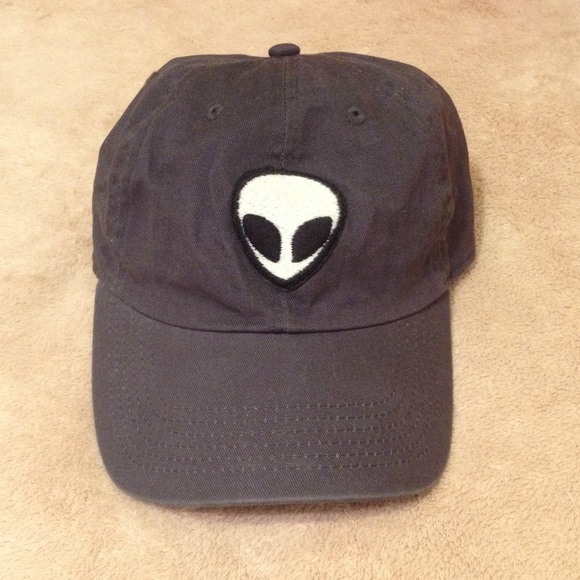 🚫SOLD🚫Brandy Melville Katherine Alien Cap - Picture 2 of 2