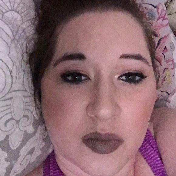 Meet your Posher, Lara - Picture 2 of 7