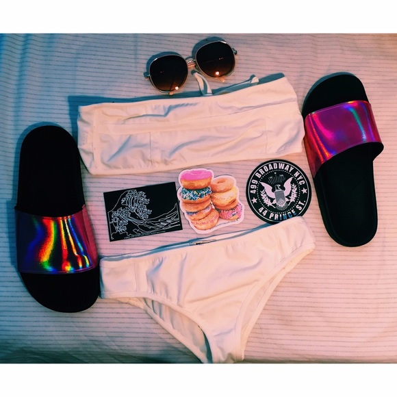 ❌SOLD❌ Bnwt Brandy Melville bathing suit - Picture 3 of 4