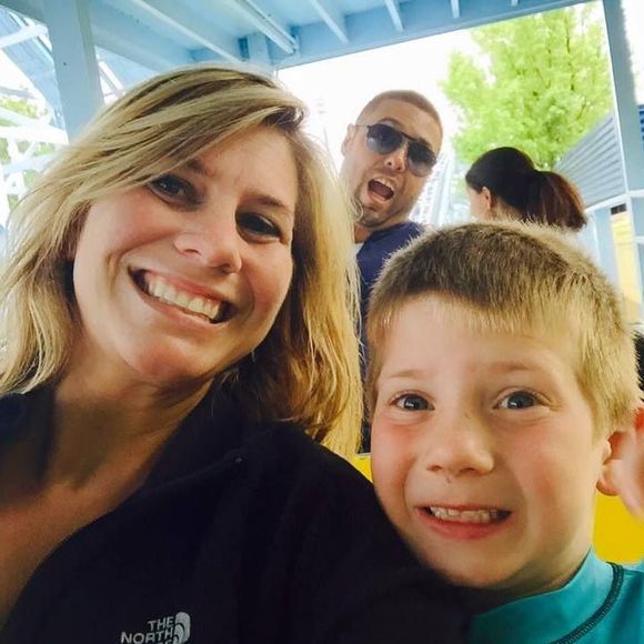 Meet your Posher, Hollie - Picture 1 of 1