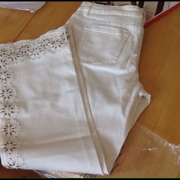 ❤️My fav Embellished Scalloped Jeans❤️ - Picture 4 of 4