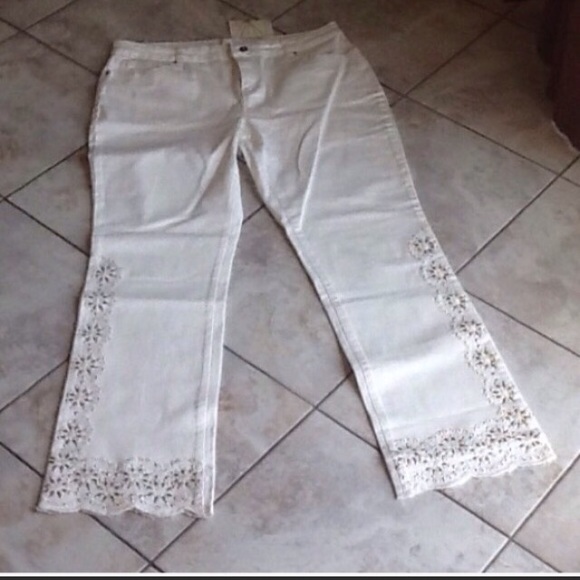 ❤️My fav Embellished Scalloped Jeans❤️ - Picture 2 of 4