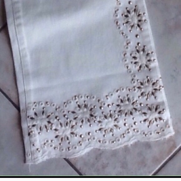 ❤️My fav Embellished Scalloped Jeans❤️ - Picture 3 of 4