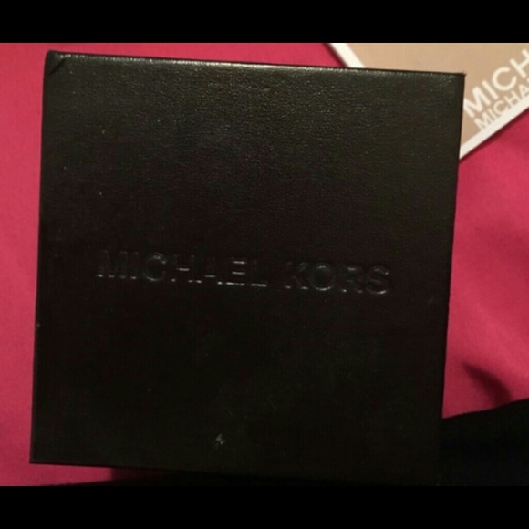 Michael Kors - Picture 2 of 2