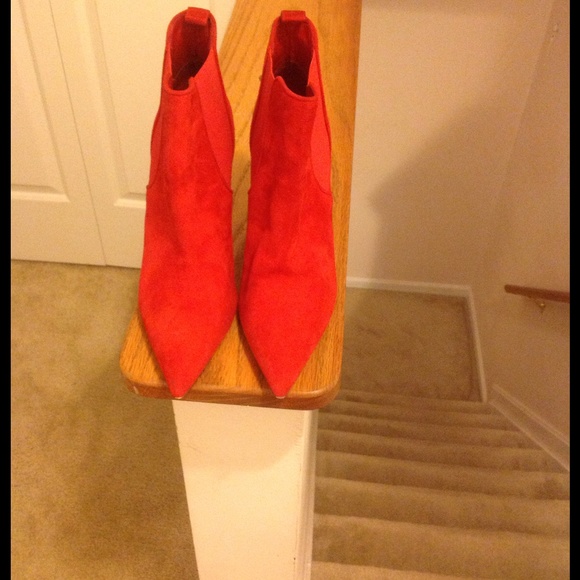 Manolo Linuspla Red booties