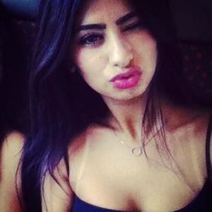 Meet your Posher, Brunette